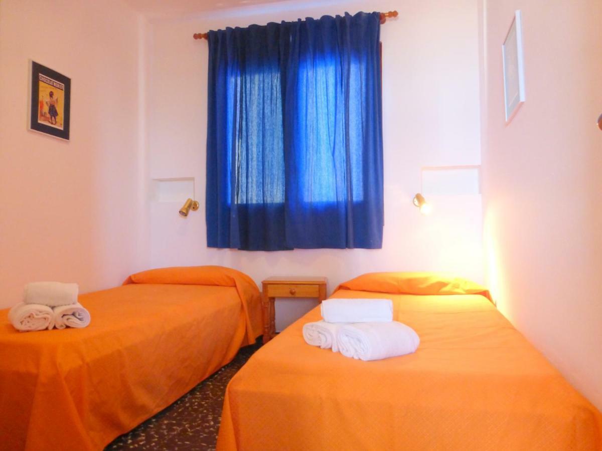 Rentalmar El Capitan Hospitalet De L'Infant Buitenkant foto